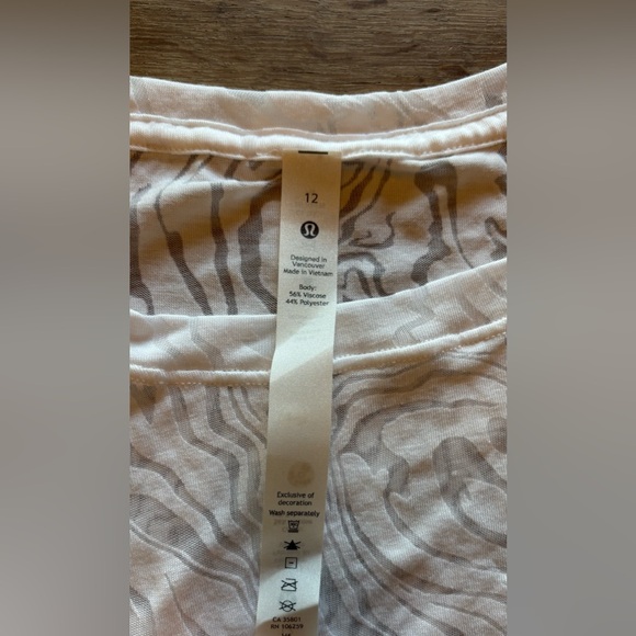 Lululemon White Cates Tee- Size 12- NWT - Picture 3 of 4